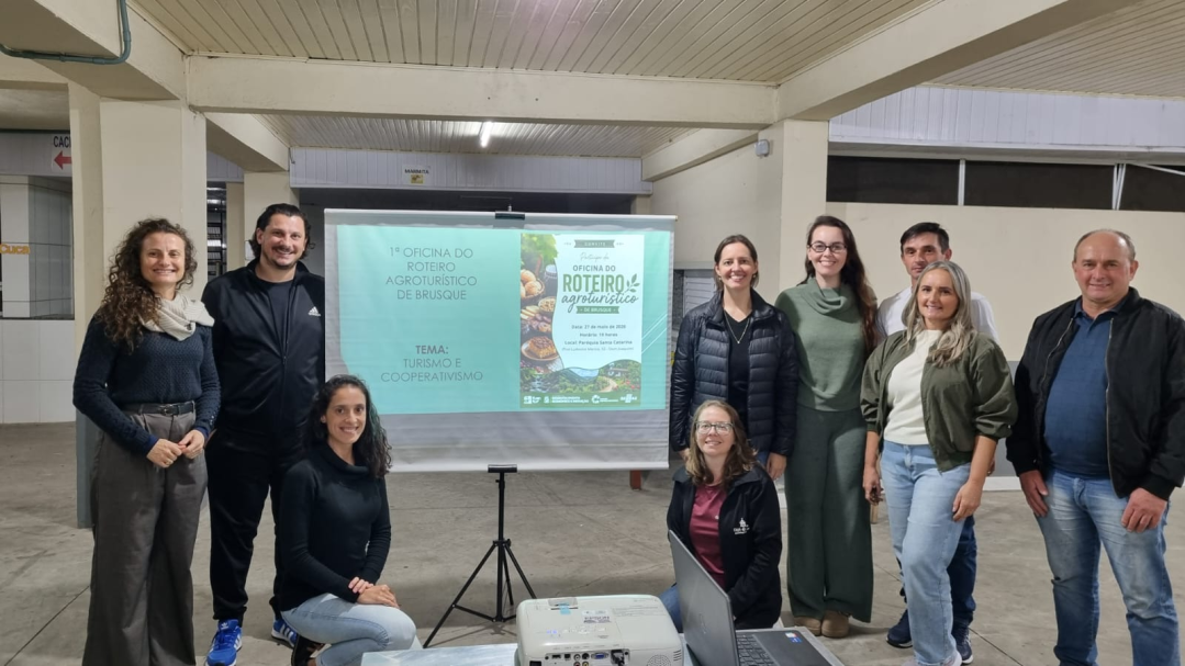 Grupo reunido em capacitação de agroturismo